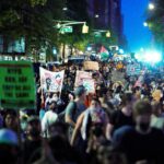 policia-de-nova-york-prende-manifestantes-pro-palestina-que-tentavam-chegar-ao-met-gala