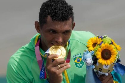 isaquias-queiroz-e-o-unico-brasileiro-com-tres-medalhas-na-mesma-olimpiada
