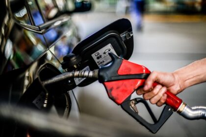 gasolina,-etanol-e-diesel-ficam-mais-caros-nos-postos-apos-aumento-do-icms,-mostra-anp