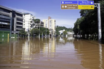 enchentes-no-rio-grande-do-sul:-mais-de-327-mil-desalojados