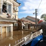 canoas-(rs):-70-mil-casas-estao-submersas-e-um-dos-tres-hospitais-foi-perdido,-diz-prefeito