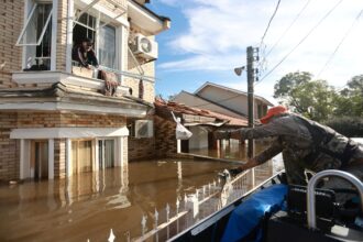 canoas-(rs):-70-mil-casas-estao-submersas-e-um-dos-tres-hospitais-foi-perdido,-diz-prefeito