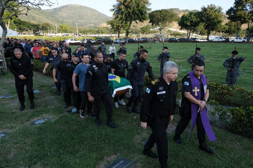 policia-militar-diz-que-cinco-pessoas-morreram-em-operacao-policial-no-complexo-da-mare