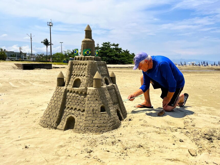 aposentado-constroi-castelos-de-areia-ha-meio-seculo-como-hobby-e-conquista-ate-premios-no-litoral-de-sp