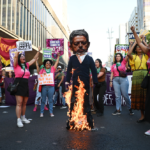 manifestantes-queimam-boneco-de-lira-em-ato-contra-‘pl-do-aborto’-neste-domingo