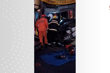 acidente-entre-onibus-e-caminhao-tanque-deixa-feridos-na-br-153