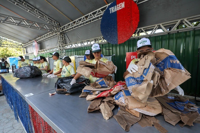 cerca-de-1,4-tonelada-de-residuos-foram-reciclados-por-moradores-e-turistas-no-festival-de-parintins