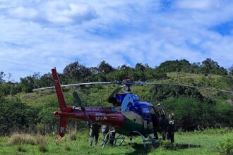 jovem-e-resgatada-de-helicoptero-apos-ficar-isolada-em-cachoeira-no-interior-de-sergipe